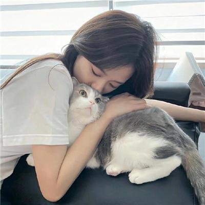 笼中女囚